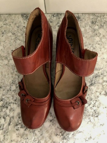 Lirio Portugal Women's EU 41 Red Leather Heels Button Unique Shoes Lovely VGUC - Picture 3 of 12