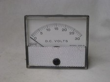 vintage TRIPLETT MODEL 220-G D.C. VOLTS gauge meter 0-30 volt