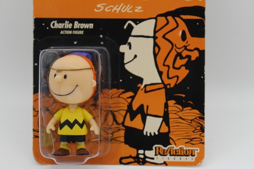 SUPER7 PEANUTS CHARLIE BROWN W/ MASK ACTION FIGURE REACTION C2755 - Picture 3 of 4