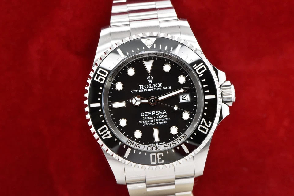 Rolex Sea-Dweller Deepsea 2025 44 mm acero inoxidable esfera negra caja y tarjeta 136660 Foto 3 de 4