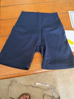 lululemon Black High-Rise Bike Shorts 2 NWT there is a pick on the threading.