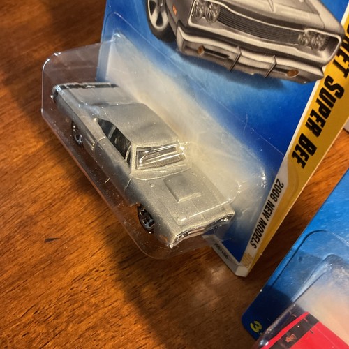 Hot Wheels- 2008 New Models- '69 Dodge Coronet Superbee, silver and red - Picture 6 of 17