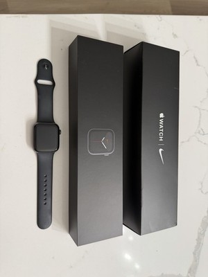 Apple Watch SE Series Nike 44mm Space Gray Aluminum with Black Sport Band