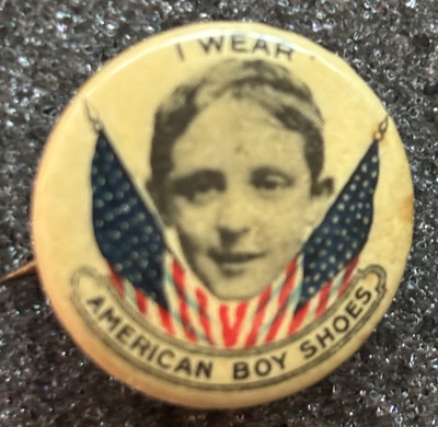 Pin Back Button Early 1900's ''I WEAR AMERICAN BOY SHOES '' Advertising Bastion Br