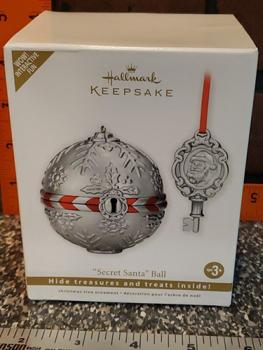 GENUINE 2011 Hallmark Keepsake Christmas Ornament Secret Santa Ball W/Box - 第 1/10 張圖片
