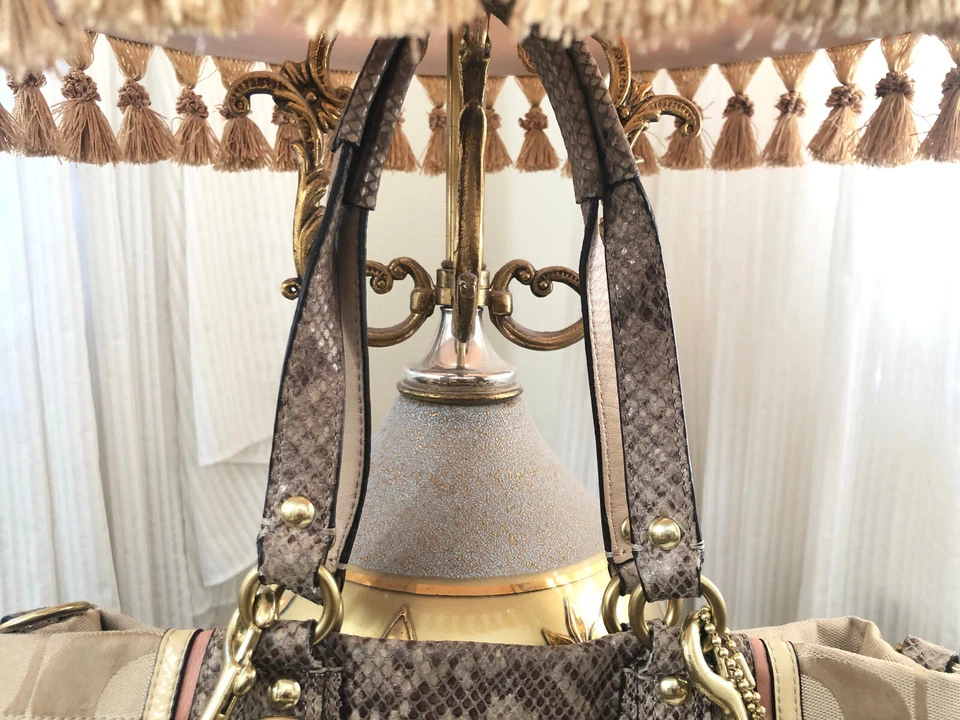 Bolso de mano Coach Ashley Tote Spectator de piel de serpiente exclusivo de lona - F24889 Foto 3 de 4