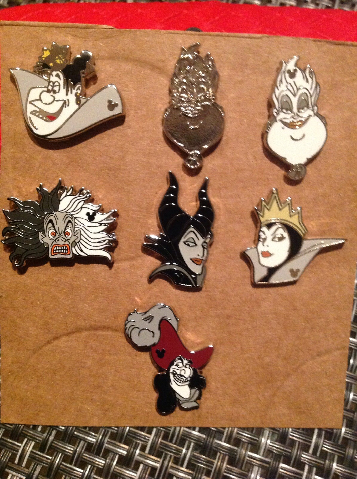 Disney Pins 2019 Hidden Mickey Villain Faces Complete Set of 7.