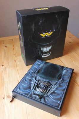 AVP Alien Weyland Yutani Report Book Sealed Sideshow Collectibles 1st Run NIB
