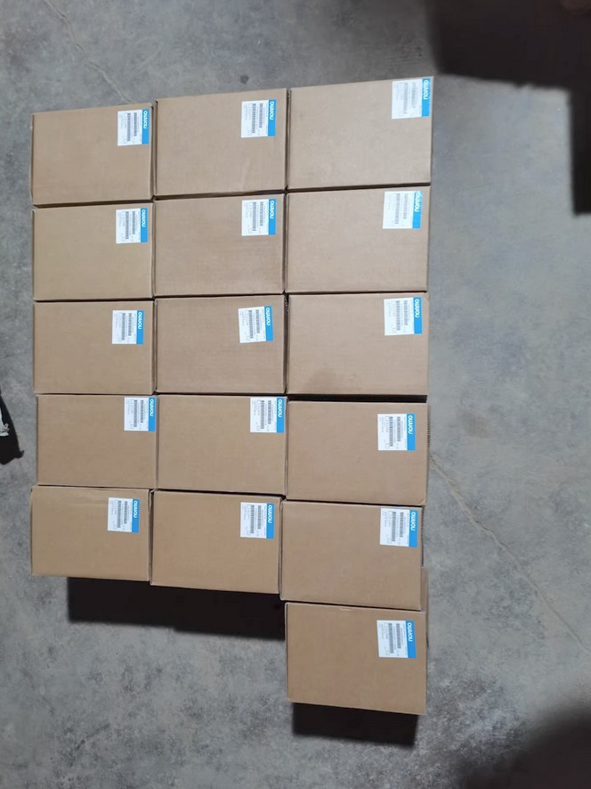 New IN BOX Free Shipping Ship Quickly Omron plc E3Z-D86  US Free TAX