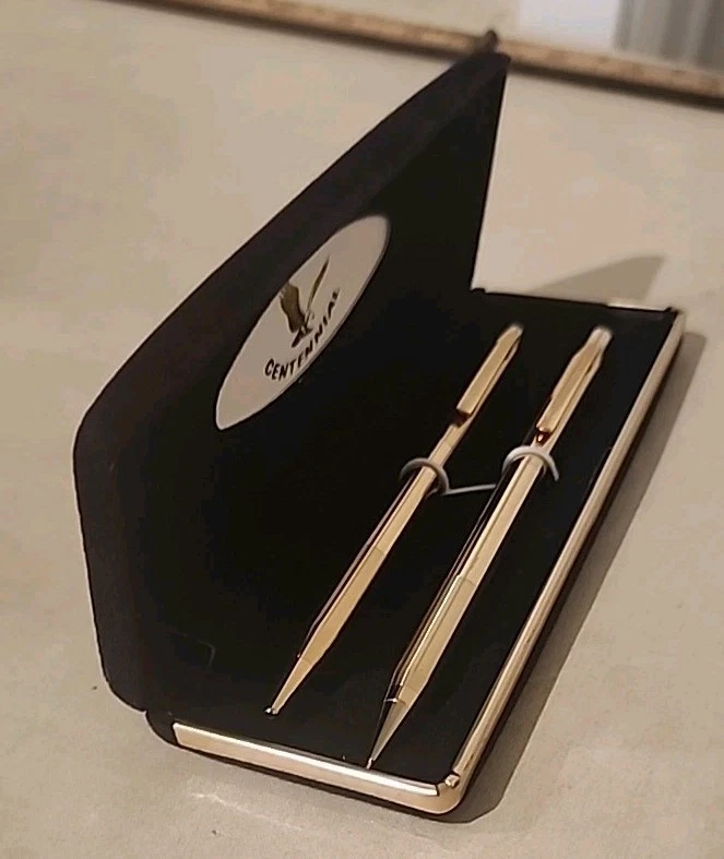 Juego de bolígrafos y lápices mecánicos vintage centenarios en tono dorado en estuche - logotipo de águila Foto 3 de 4