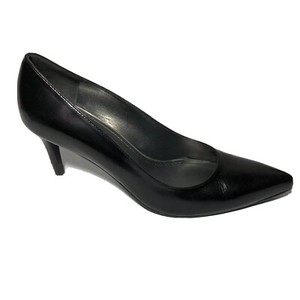 stuart weitzman pinot pump