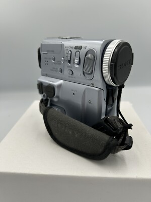 Sony DCR-PC8E Digital Handycam Video Recorder Mini DV Cassette