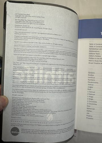 NIV, Faithlife Study Bible - Leathersoft Cover, 2017 Edition, Immaculate - Picture 4 of 18