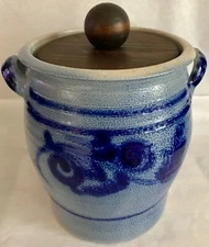 WESTERWALD 11”CROCK w/wooden lid. Salt Glazed, Grey Stoneware, Cobalt Blue Decor