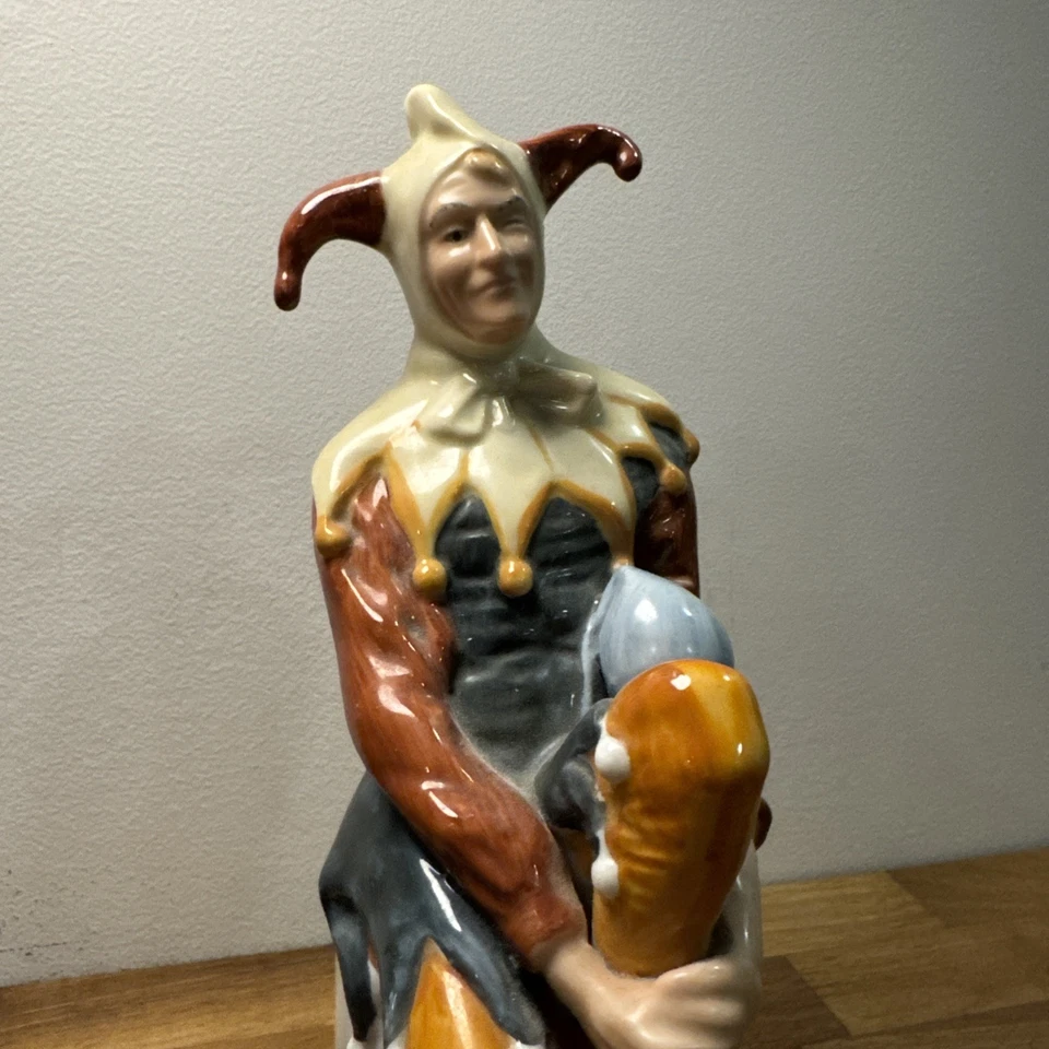 Exquisita estatuilla de porcelana de Royal Doulton Inglaterra EL BUFÓN HN 2016 Foto 2 de 4