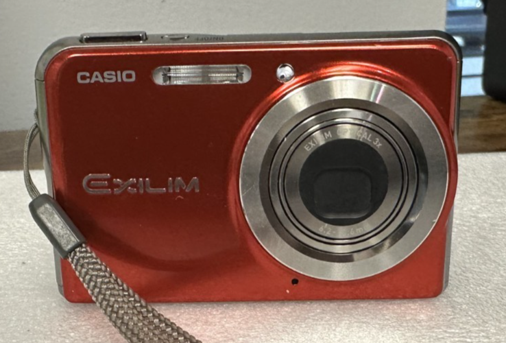 Casio EXILIM CARD EX-S770 7.2MP Digital Camera - Silver for sale
