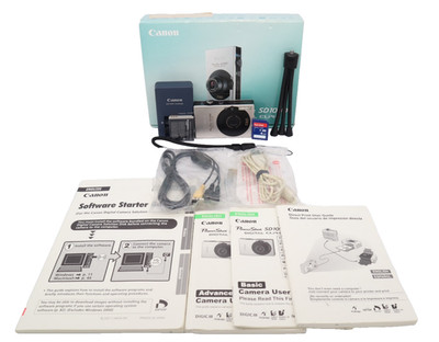 Canon Powershot SD1000 Silver Digital Compact Camera 7.1MP Digicam Bundle - READ
