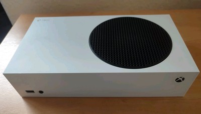 Microsoft Xbox Series S Spielekonsole (kommt an, geht aber direkt aus)