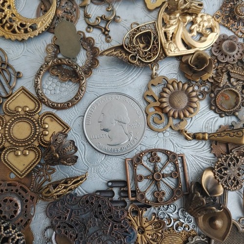 Lote 100 Estampaciones de Latón Estilo Vintage y Vintage Filigrana Dijes Componentes - Imagen 6 de 7
