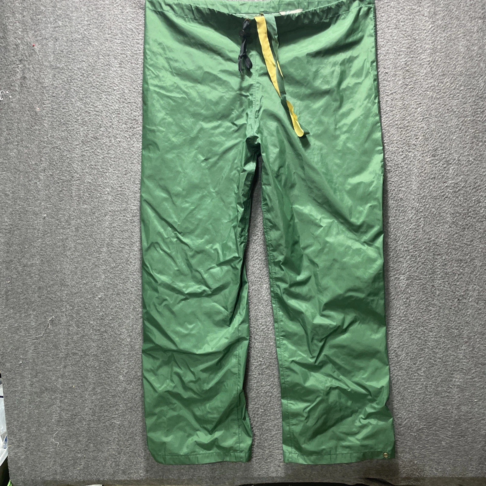 VINTAGE REI Pants Mens Large Green Waterproof Fishing Lightweight USA Rain GTX
Opens in a new window