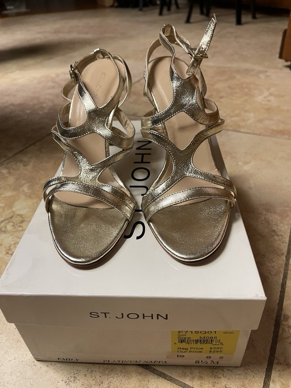 St John Women Shoe , Size 8.5 , Pre-owned, Excellent Condition
