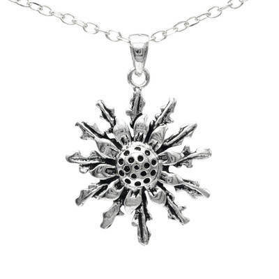 Colgante flor vasca Eguzkilore plata de ley 925 con cadena 45 cm