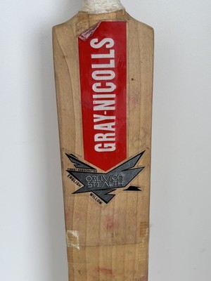 Gray-Nicolls Oblivion Stealth English Willow handgefertigter Cricketschläger mit Abdeckung