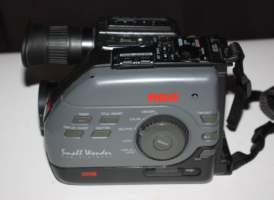 RCA Small Wonder VHS-C Camcorder Model CC187 Vintage 1992 - Powers On READ - Image 4 of 4