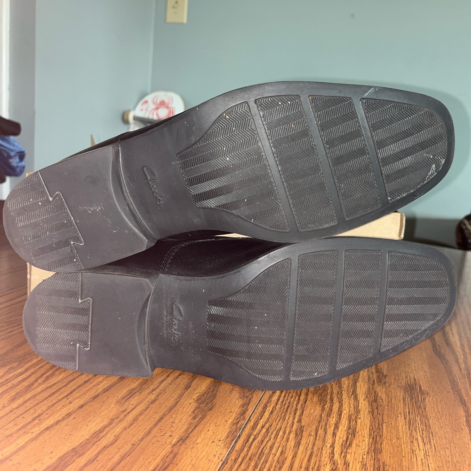 SAOLA Scarpe eleganti Clarks da uomo con cappuccio Tilden in pelle nera taglia US 11 M