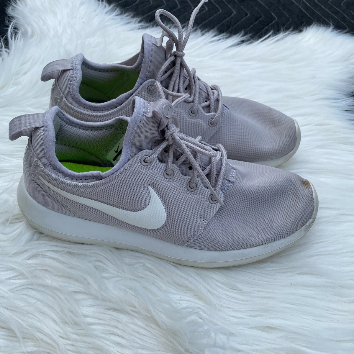 Nike roshe two wolf hotsell grey