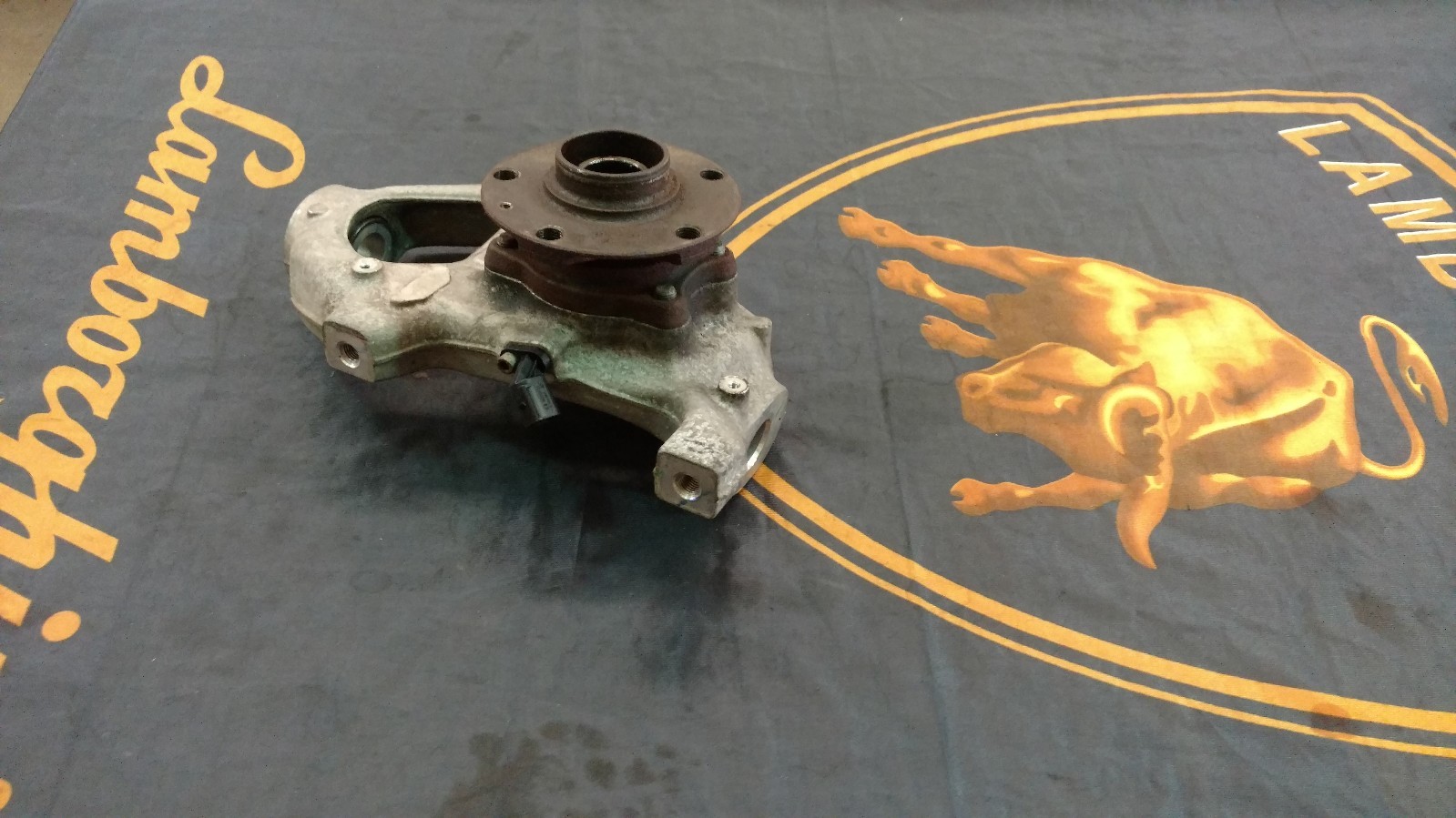 LAMBORGHINI HURACAN FRONT LEFT HUB CARRIER STEERING KNUCKLE W/ BEARING & HUB OEM