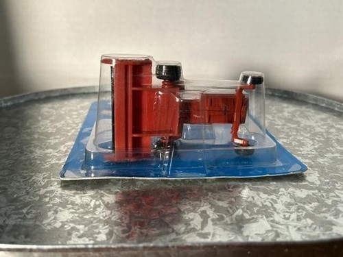 1993 Ertl Farm Machines #2261 Hesston 8400 DIE CAST METAL MOVING PARTS NIP - Picture 6 of 9