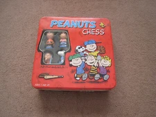 Peanuts Gang Chess Set Charlie Brown Red Tin Edition 32 Pieces Complete