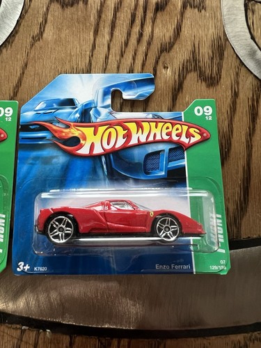 HOT WHEELS 2007 TREASURE HUNT ENZO FERRARI RED SEATS SHORT CARD One Car Only - Bild 2 von 3