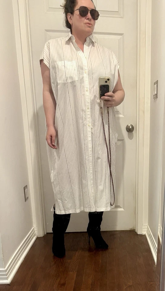 Vestido camisero blanco de algodón de gran tamaño con botones con logotipo de Balenciaga Foto 3 de 4