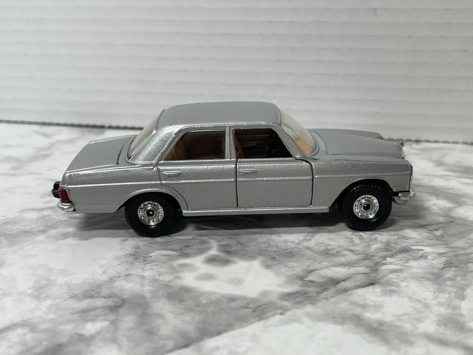 Corgi Mercedes Benz 240 D Silver Diecast Car Model Great Britain - Image 4 of 4