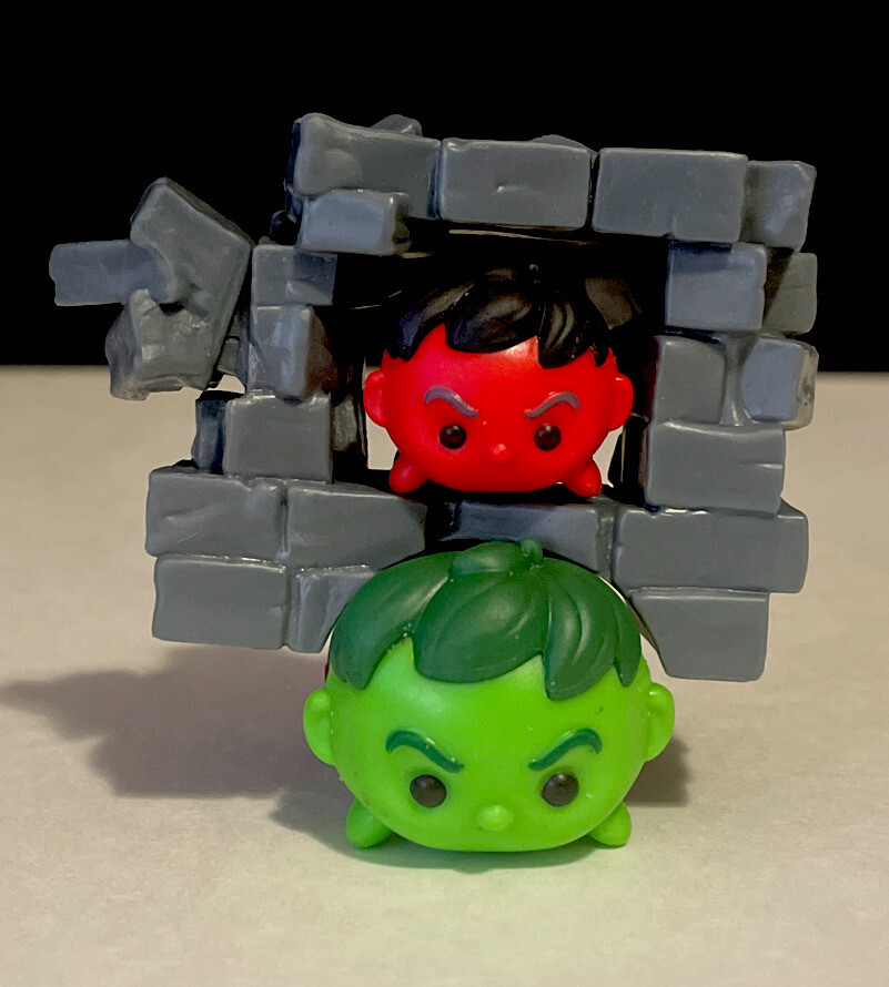 Disney Marvel Tsum Tsum Vinyl MYSTERY Red Hulk Medium W/Accessory ...