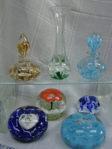 Vtg St Clair Controlled Large Bubble Aqua 8 Petal Flower Paperweight 4" X 2" - Picture 4 of 4
