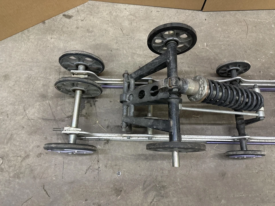 Yamaha Mountain Max 600 1996 136" suspensión trasera/patín Foto 2 de 4