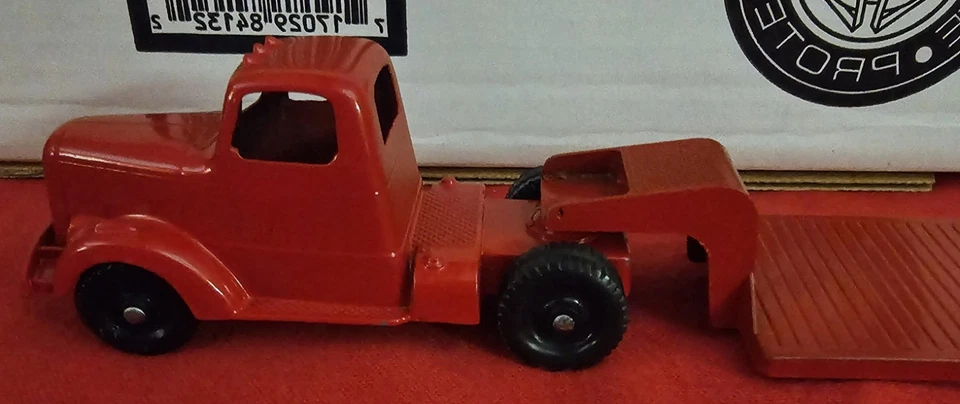 Vintage Tootsietoy Red Diecast Car Carrier Lowboy Semi Truck Transporter USA - Image 3 of 4