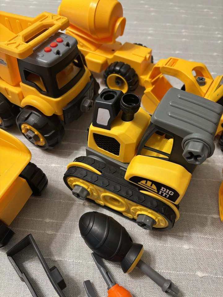 Желтый пластиковый набор игрушек для строительных машин других производителей с недостающими элементами инструментов - Изображение 2 из 4