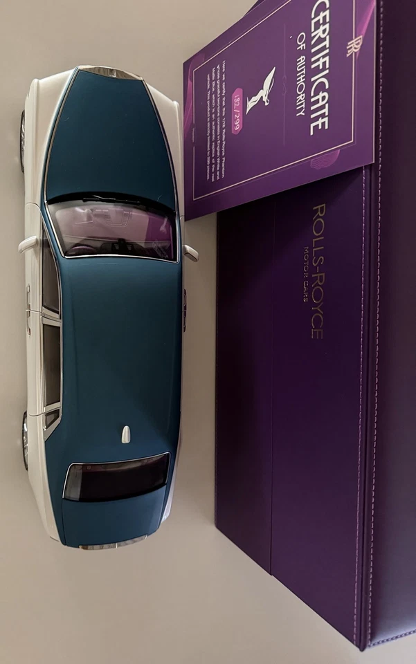 1/18 Rolls Royce Phantom VIII White Dealer Edition  - Image 3 of 4