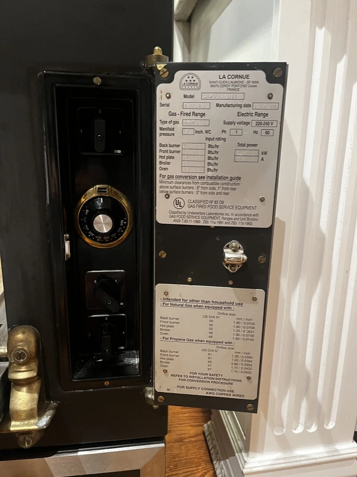 "60"" La Cornue Chateau 150 doble rango de combustible CH7HSGEU11 con capó a juego" Foto 3 de 3