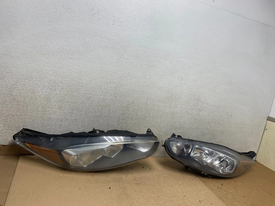 Faros halógenos izquierdo+derecho Ford Fiesta 2014 a 2019 OEM U2639 DW Foto 3 de 4