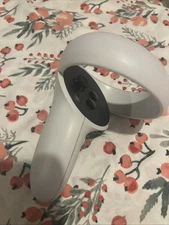 LEFT HAND QUEST 2 VR CONTROLLER, LIGHTLY USED FULLY FUNCTIONAL