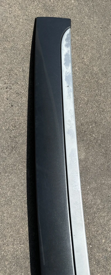 Painel de moldagem Porsche Cayenne Liftgate cinza 2003-2006 - Imagem 4 de 4