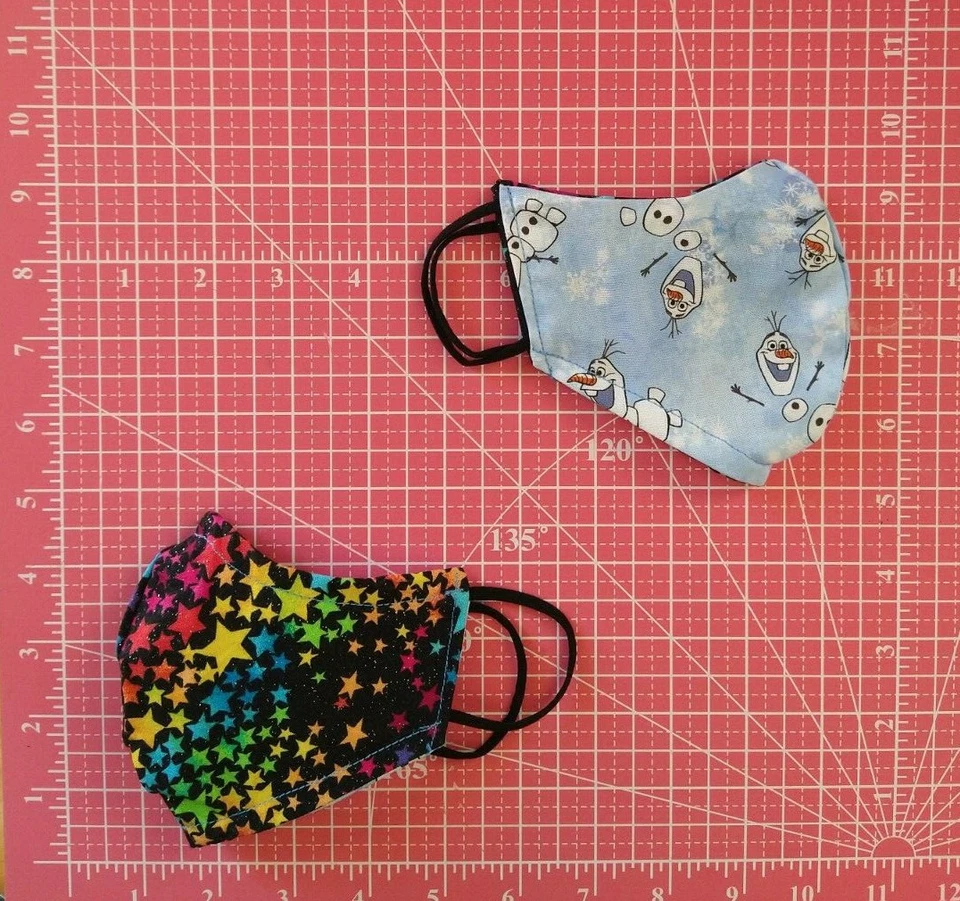 Olaf Rückseite hat farbige Sterne - Kindergesichtsmaske, Kind Alter 4-7 Handarbeit - Bild 2 von 4
