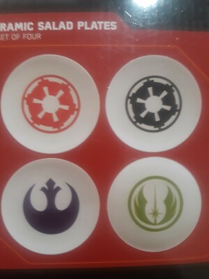 Star Wars set of four 8  ceramic salad plates vandor new in box