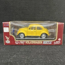 Road Legends 1:18 VW Beetle Volkswagen Die Cast 1967 1/18 Yellow Bug Stand Box