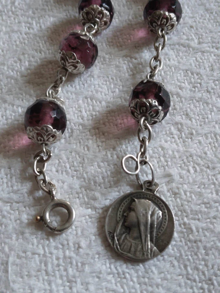 Ancien dizainier en argent perles en verre faceté améthyste médaille Vierge - Photo 3/4